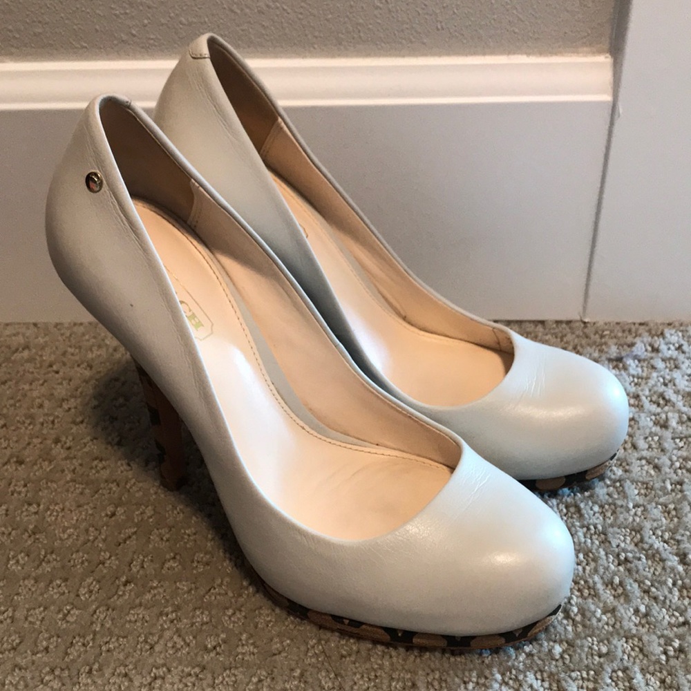 Coach pumps, size 5